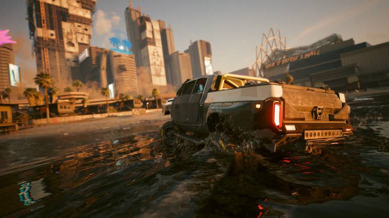 Carro afundando no rio.