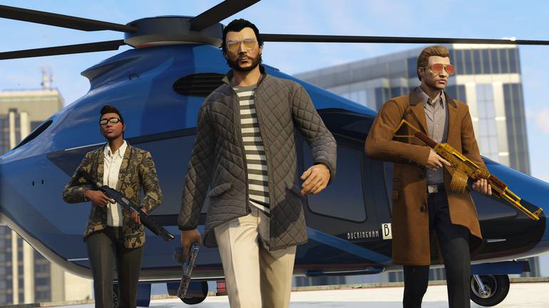 Grupo de GTA com um helicóptero.