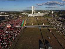 Democracia em Vertigem