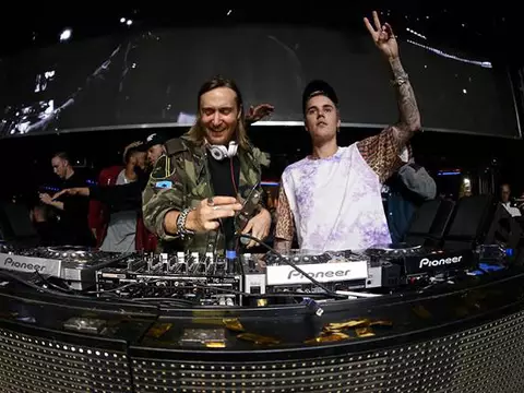 David Guetta divulga teaser do clipe de música com Justin Bieber, "2U"