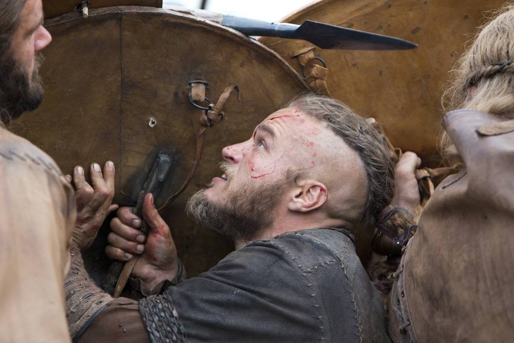 Vikings  Primeiras fotos da 5ª temporada mostram Ivar ensanguentado e Bjorn  no deserto