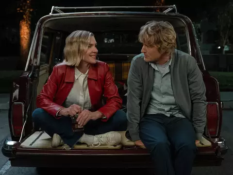 Rhea Seehorn e Owen Wilson em Stick/Apple TV