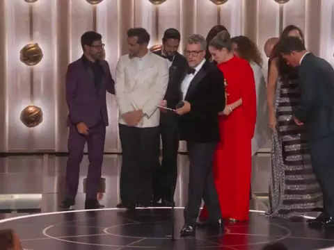 Veja discurso de Kleber Mendonça ao vencer Globo de Ouro de Filme Internacional