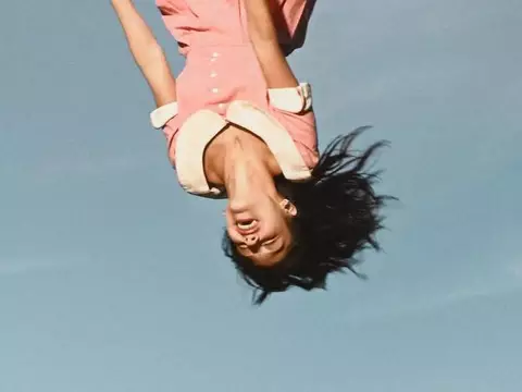 Olivia Rodrigo na capa de you seem pretty sad for a girl so in love (Reprodução)