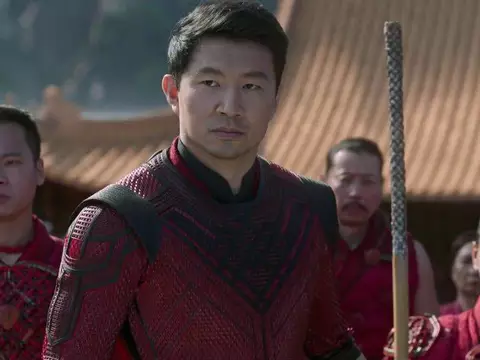 Simu Liu em Shang-Chi (Marvel Studios/Reprodução)