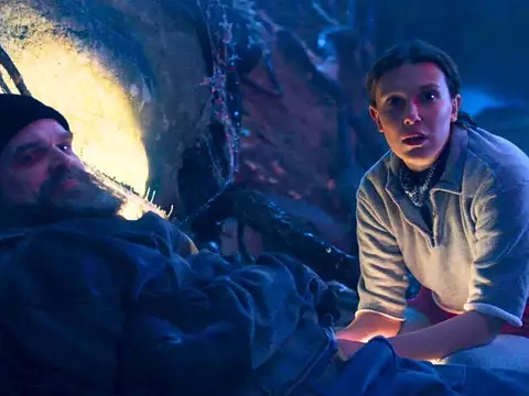 Millie Bobby Brown e David Harbour em ST/Divulgação