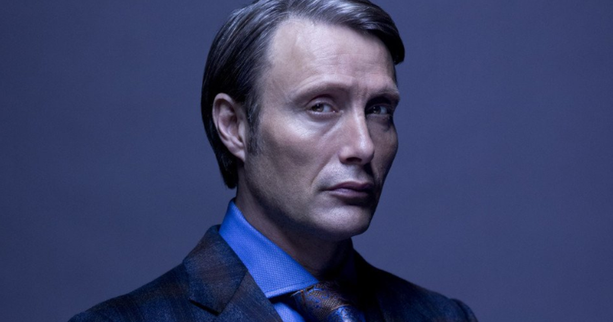 Mads Mikkelsen vira assassino em filme da Netflix que estreia em