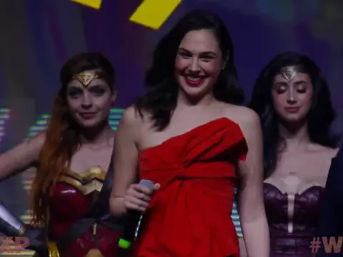 Gal Gadot no painel de Mulher-Maravilha 1984 na CCXP19