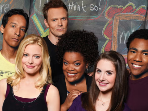 Community | Atriz dá atualização sobre filme e brinca: "Quero ver cenas de sexo"