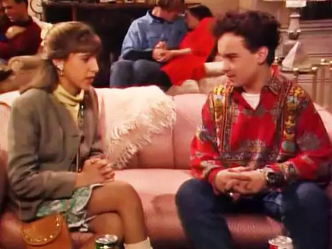 The Big Bang Theory | Atores que vivem Amy e Leonard reinterpretam beijo da série Blossom