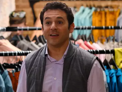 Fred Savage em Friends from College (Netflix/Reprodução)