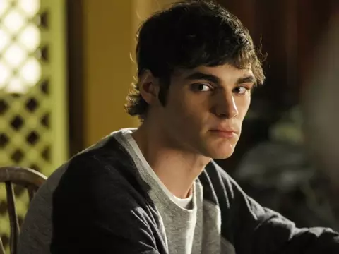 RJ Mitte, que interpretou Walter Jr. em Breaking Bad, morre aos 34 anos