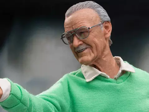 Stan Lee ganha uma impressionante action figure não autorizada
