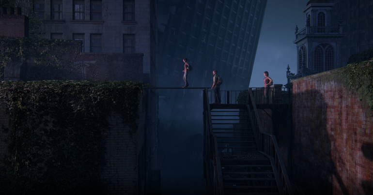 Cena de The Last of Us Part I com Tess, Joel e Ellie atravessando uma ponte. 