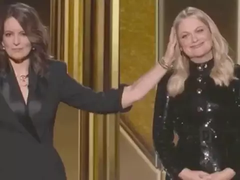 Drinks, gafes e homenagens: os melhores momentos do Globo de Ouro 2021