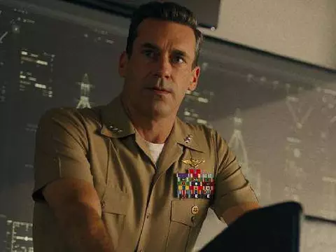 Jon Hamm em Top Gun: Maverick (Divulgação)