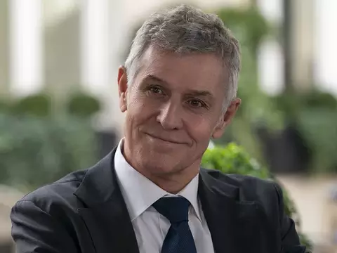 Pierre Deny em Emily em Paris/Netflix/Reprodução