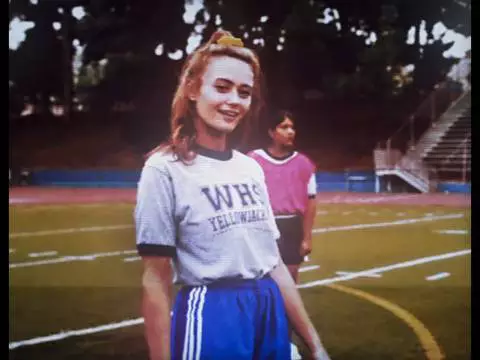 Yellowjackets | Alanis Morissette dá repaginada em música tema; ouça 