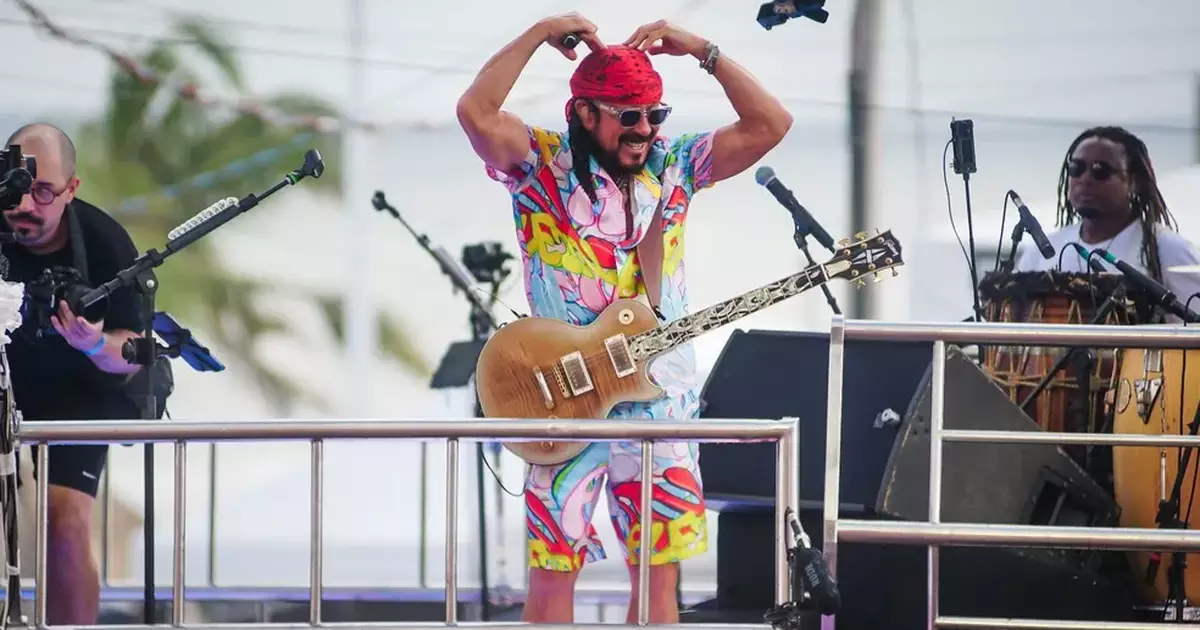 Música Bell Marques agita o Carnaval de Salvador no Camarote Brahma com suas bandanas1 min de leitura João Jedi