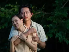 Por trás das mensagens importantes, Minari escolhe o conforto do relato pronto