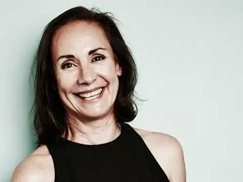 Supergirl | Laurie Metcalf interpretará mãe de Winn na série