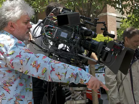 Os Amantes Passageiros | Veja em primeira mão o trailer legendado do novo filme de Pedro Almodóvar