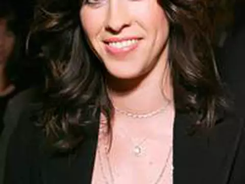 Up All Night | Alanis Morissette vai participar da série em 2012
