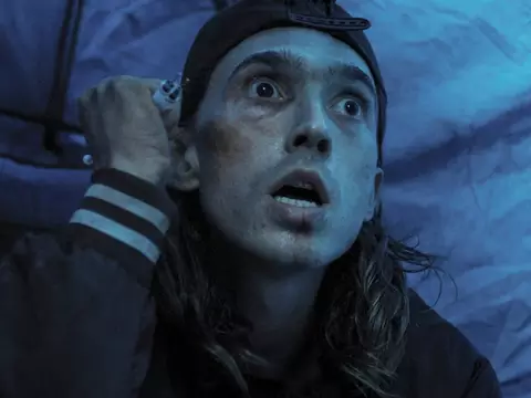 Foto de Austin Abrams, o protagonista do reboot de Resident Evil nos cinemas/Reprodução