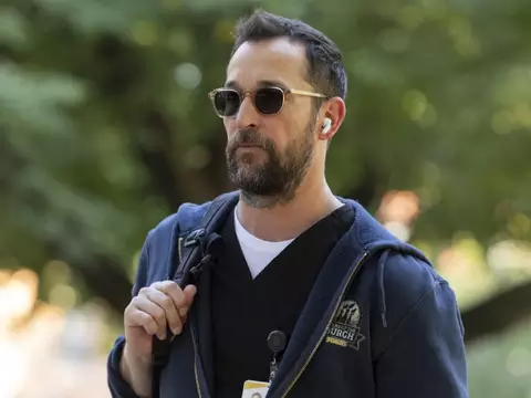 Noah Wyle explica sucesso de The Pitt: "É o drama médico mais autêntico da TV"
