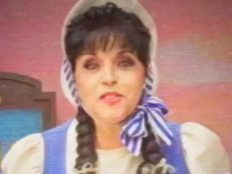 La presentadora Cositas invita a visitar el Campamento Miasma