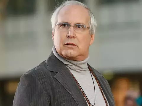 "Não sou racista", diz Chevy Chase sobre saída de Community; entenda