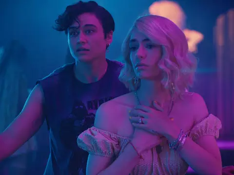 Queens of the Dead defende a narrativa zumbi com ironia e verdade