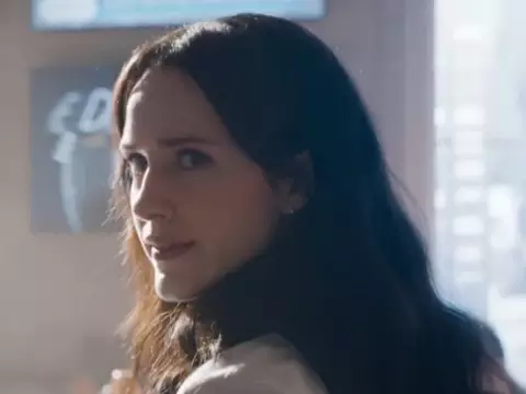 Rachel Brosnahan fala sobre Lois Lane e sua relação com Jornalismo em Superman