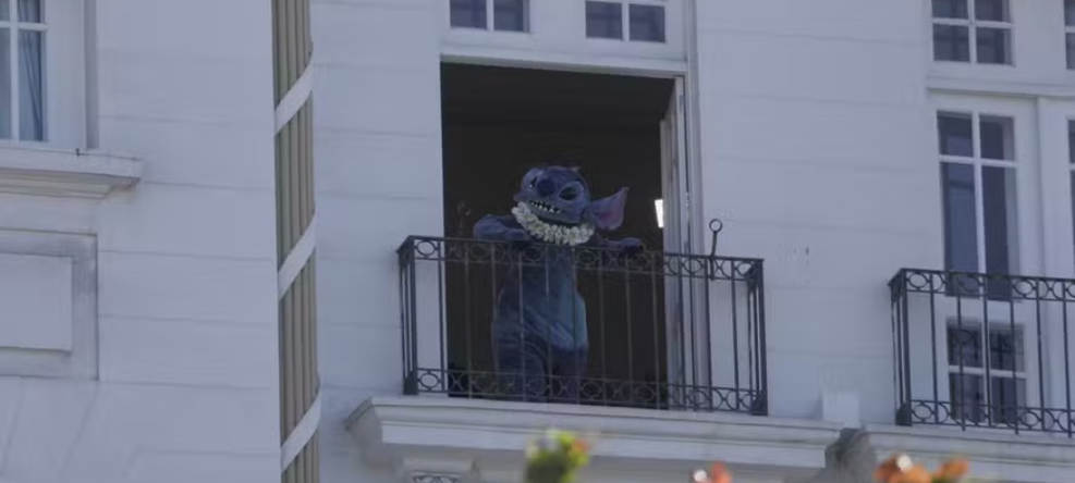 Lady Gaga no RJ e Surpresa de Stitch: Encontro Inesperado em Copacabana