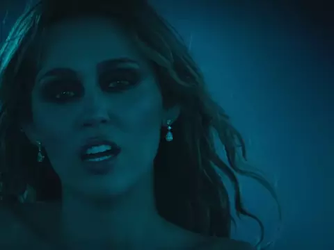 Avatar: Fogo e Cinzas | Música de Miley Cyrus para o filme ganha clipe; veja