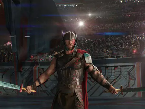 Thor: Ragnarok | Novo clipe mostra Hela destruindo o Mjölnir