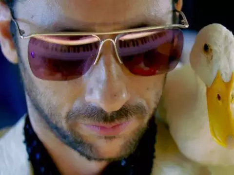 Cena de YES (Reprodução)