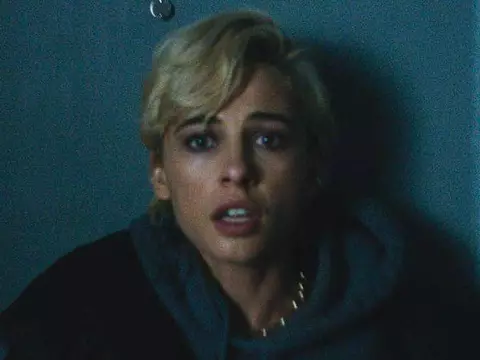 Naomi Scott detalha criação de sua personagem em Sorria 2: "Entrei na fantasia"