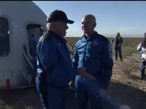 William Shatner e Jeff Bezos (Reprodução)