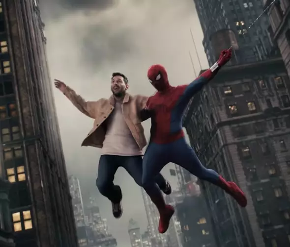 Messi se conoce con Spider-Man y participa en un nuevo video de Un nuevo día