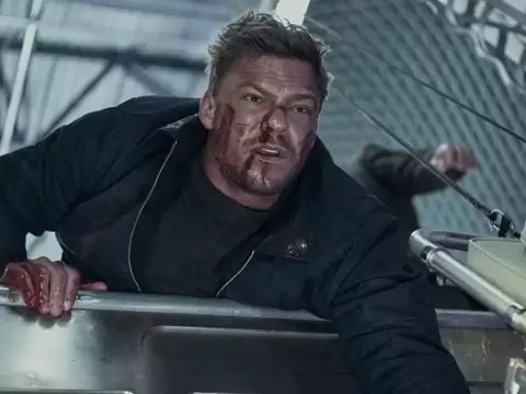 VÍDEO: Alan Ritchson briga com vizinho