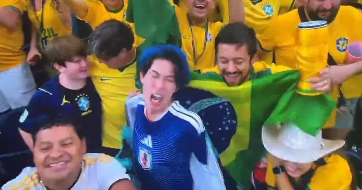 Torcedor japonês viraliza ao lamentar derrota no vestido de Demon Slayer