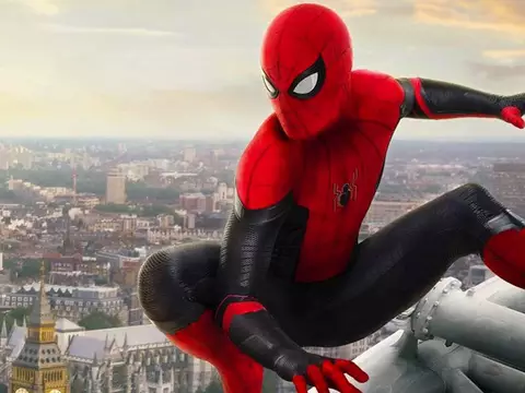 Tom Holland como o Homem-Aranha em Homem-Aranha: Longe de Casa