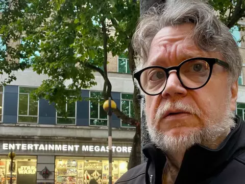 Guillermo Del Toro, em uma selfie
