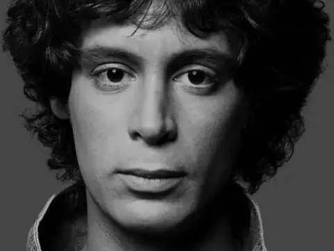 Eric Carmen na capa do seu primeiro álbum solo, de 1975 (Reprodução)