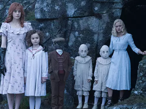 Tim Burton defende a falta de diversidade no elenco de Lar das Crianças Peculiares