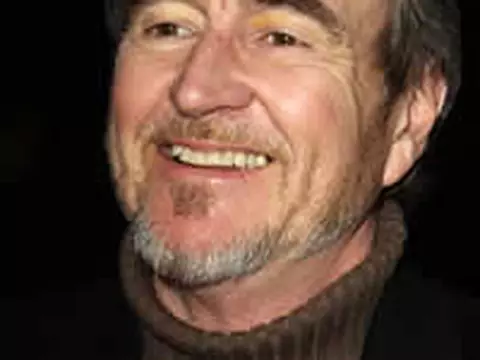 Wes Craven dirigirá terror no estilo de O Sexto Sentido