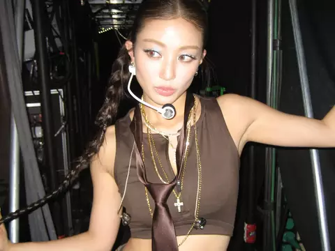 Jihyo backstage at a TWICE concert (Reproduction/Instagram)