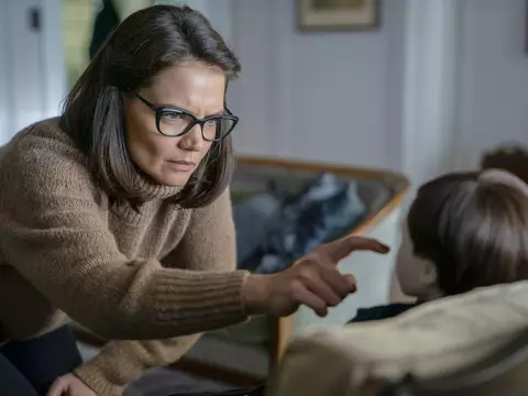Katie Holmes em cena de Boneco do Mal 2 (Amazon Prime Video/Divulgação)