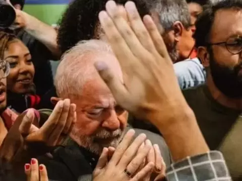 Petra Costa reage a indicação ao BAFTA por Apocalipse nos Trópicos